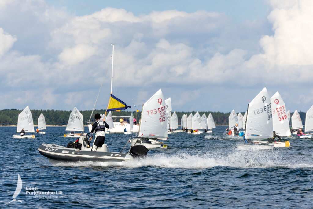 Kärdla Race 2025: teisel võistluspäeval valitsev keerutav maatuul segas kaarte